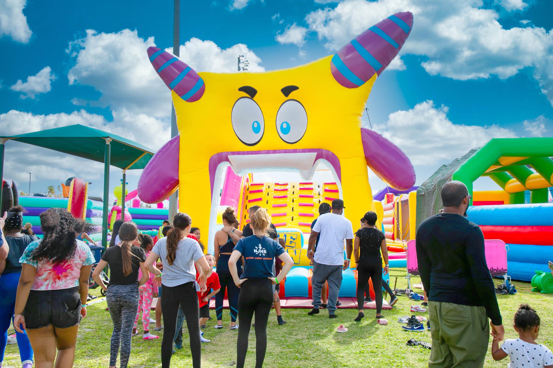 The Big Bounce Canada  Le Plus Grand Château Gonflable Au Monde!